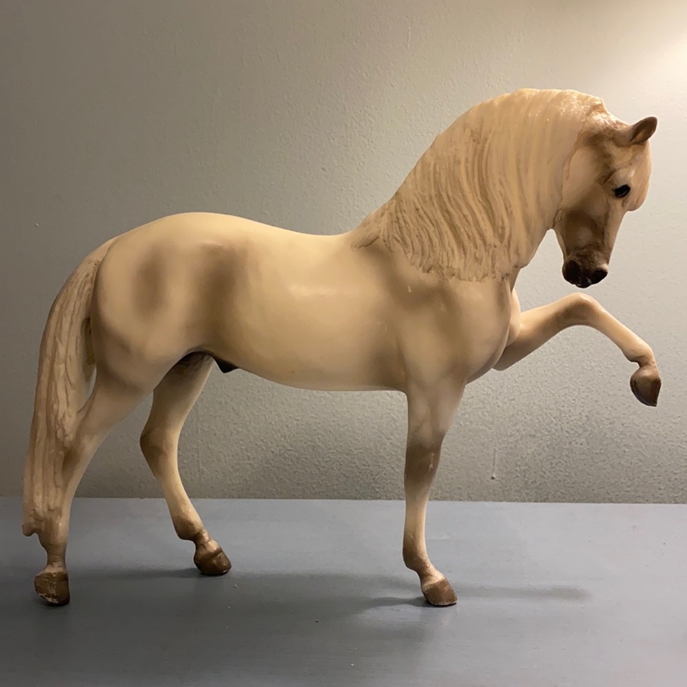 Breyer 1217 White horse